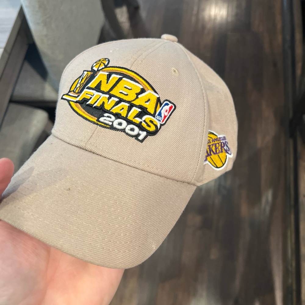 Mitchell & Ness Beige NBA Finals 2001 Hat